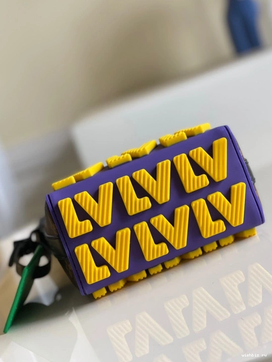 WIS LOUIS CRUISER VUITTON MESSENGER 0101